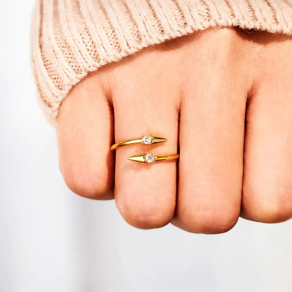 טבעת כסף 925 פתוחה בשיבוץ זירקונים